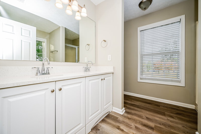2,200/Mo, 29 Windcrest Dr Covington, GA 30016 Main Bathroom View