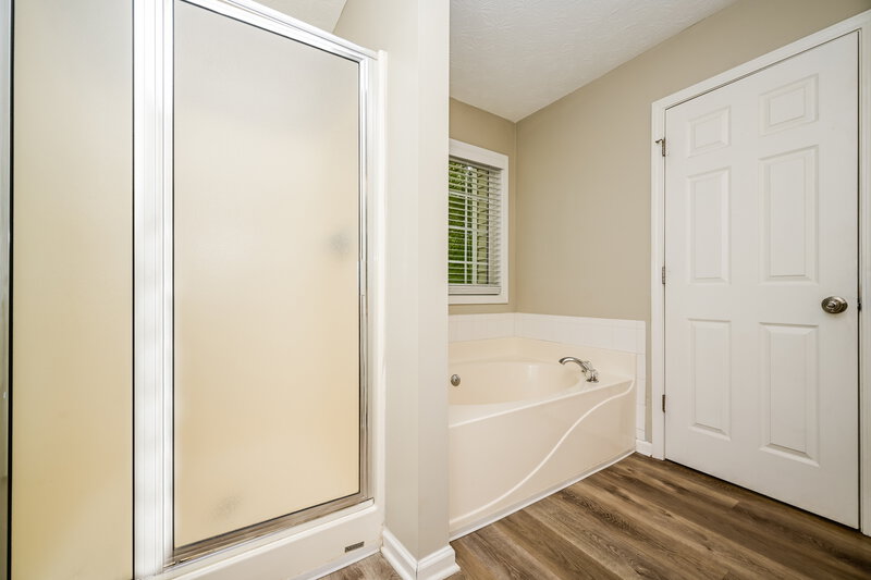 2,200/Mo, 29 Windcrest Dr Covington, GA 30016 Main Bathroom View 2