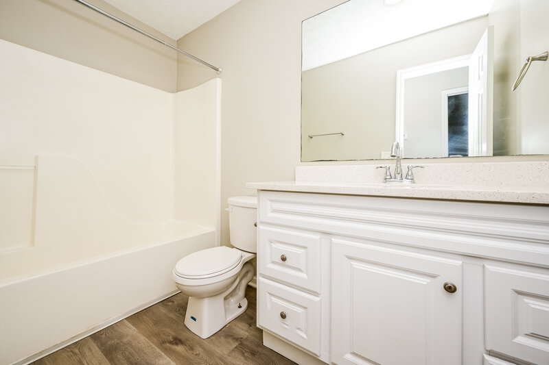 2,200/Mo, 29 Windcrest Dr Covington, GA 30016 Bathroom View