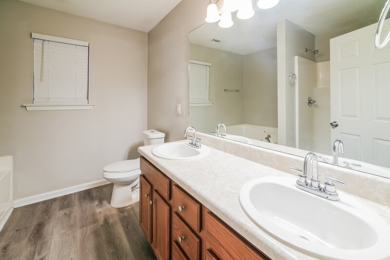 1,795/Mo, 202 Oakwood Pl Villa Rica, GA 30180 Main Bathroom View