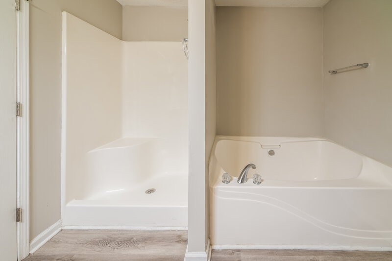 1,795/Mo, 202 Oakwood Pl Villa Rica, GA 30180 Main Bathroom View 2