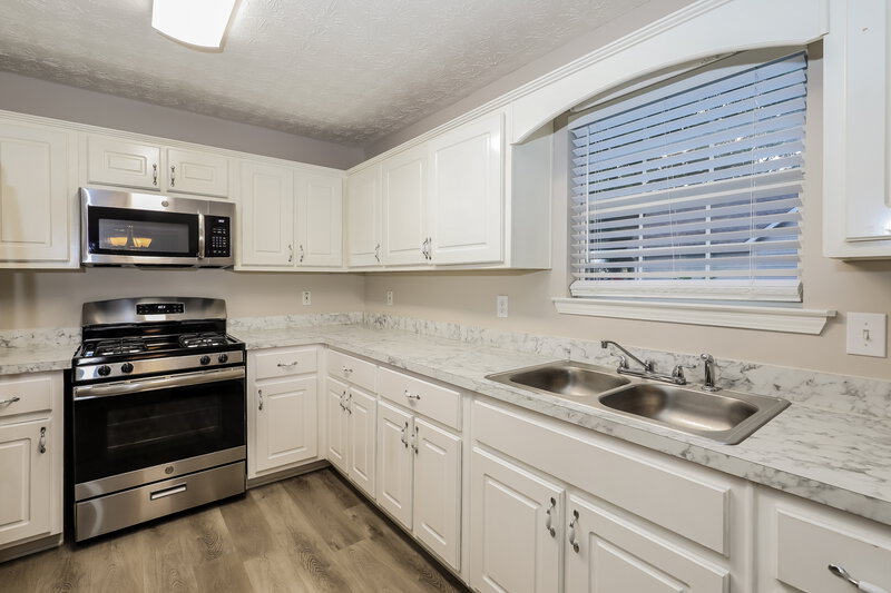 2,690/Mo, 208 Pebble Creek Dr McDonough, GA 30253 Kitchen View