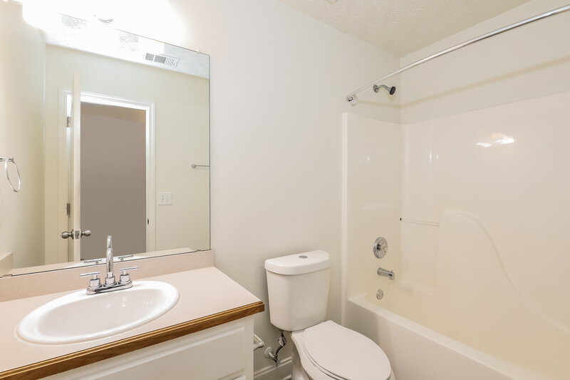 2,690/Mo, 208 Pebble Creek Dr McDonough, GA 30253 Bathroom View