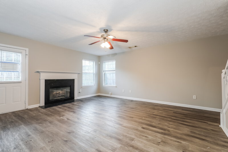 2,200/Mo, 212 Baltimore Ave Stockbridge, GA 30281 Living Room View 2