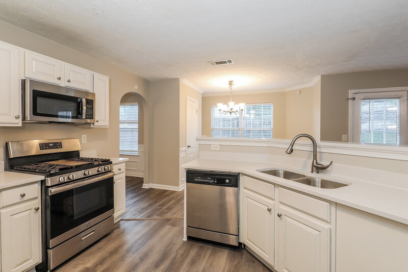 2,200/Mo, 212 Baltimore Ave Stockbridge, GA 30281 Kitchen View