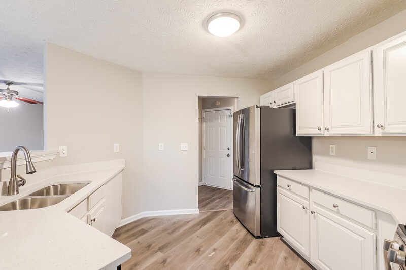 2,200/Mo, 212 Baltimore Ave Stockbridge, GA 30281 Kitchen View 2
