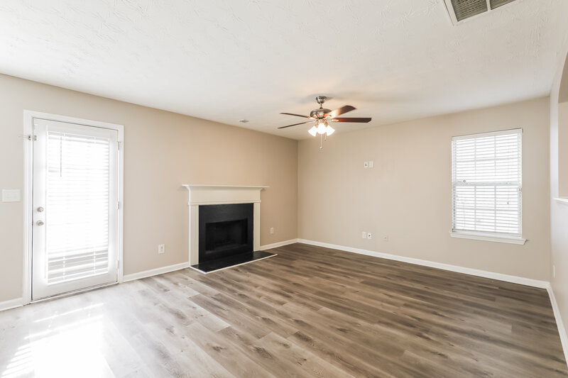 1,725/Mo, 11281 Aliyah Dr Hampton, GA 30228 Living Room View