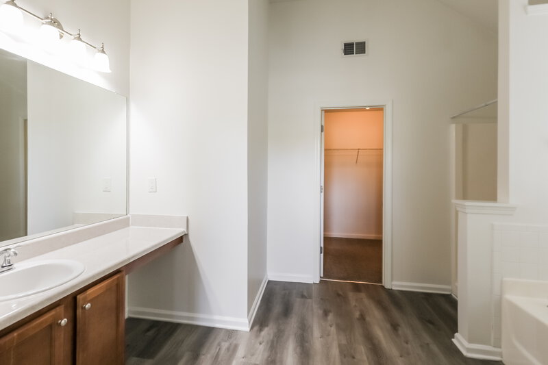 1,725/Mo, 11281 Aliyah Dr Hampton, GA 30228 Main Bathroom View 2