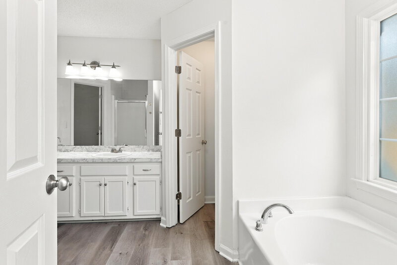0/Mo, 2857 Axton Cv Lithia Springs, GA 30122 Primary Bathroom View
