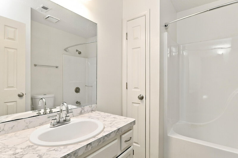 0/Mo, 2857 Axton Cv Lithia Springs, GA 30122 Bathroom View