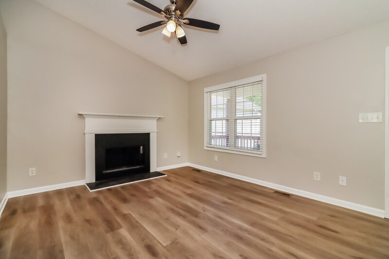 1,715/Mo, 124 Hunter Pl Dallas, GA 30132 Living Room View