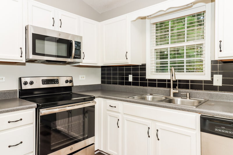 2,380/Mo, 124 Hunter Pl Dallas, GA 30132 Kitchen View 2