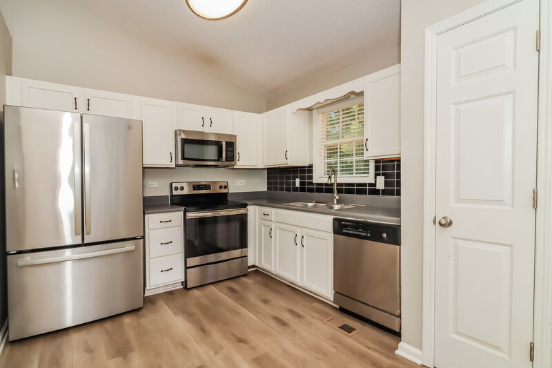 1,715/Mo, 124 Hunter Pl Dallas, GA 30132 Kitchen View
