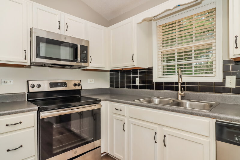 1,715/Mo, 124 Hunter Pl Dallas, GA 30132 Kitchen View 2