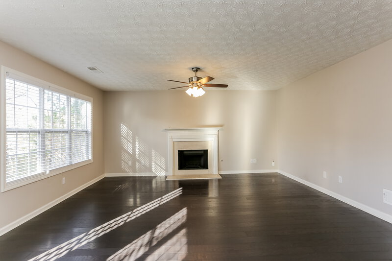 1,775/Mo, 369 Kades Cove Dr Dallas, GA 30132 Living Room View