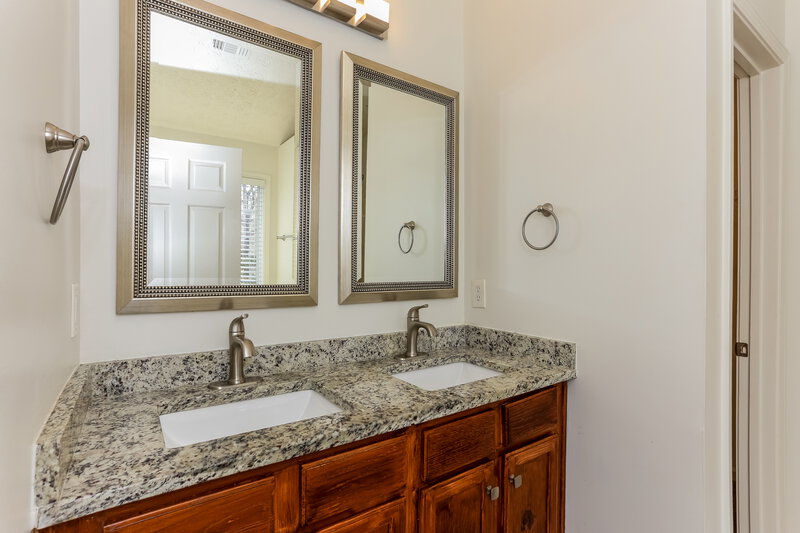 1,775/Mo, 369 Kades Cove Dr Dallas, GA 30132 Main Bathroom View