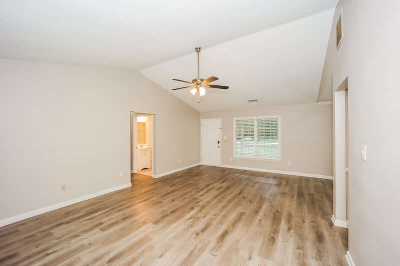 1,845/Mo, 10916 Clearwater Dr Hampton, GA 30228 Living Room View 2