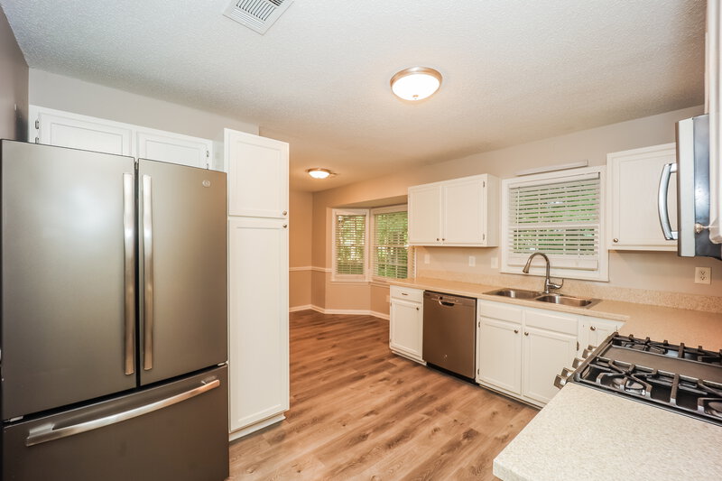 1,845/Mo, 10916 Clearwater Dr Hampton, GA 30228 Kitchen View