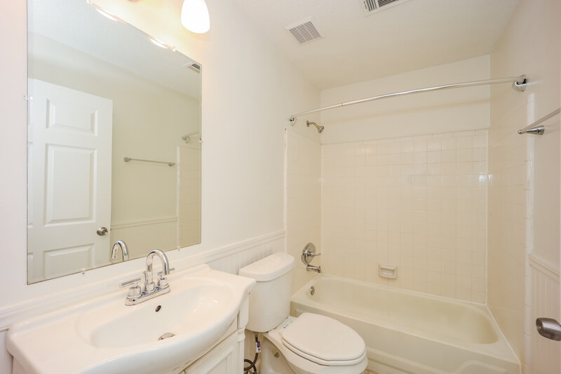 1,845/Mo, 10916 Clearwater Dr Hampton, GA 30228 Bathroom View