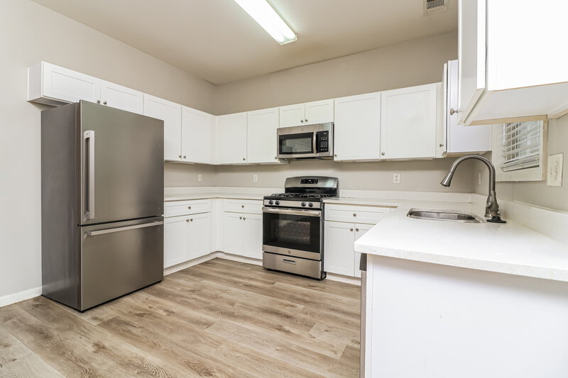 2,275/Mo, 1610 Silver Oak Drive Austell, GA 30106 Kitchen View 2
