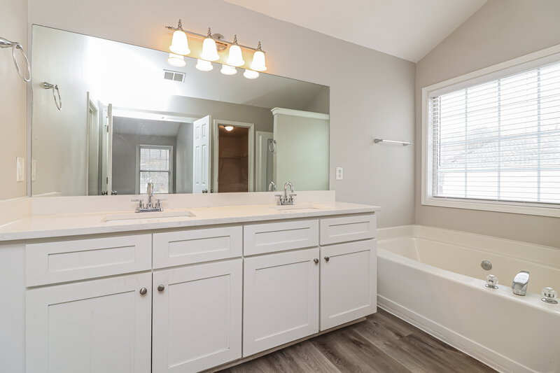 2,275/Mo, 1610 Silver Oak Drive Austell, GA 30106 Main Bathroom View