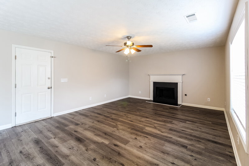 2,590/Mo, 1758 Harmony Trace Lithonia, GA 30058 Living Room View 2