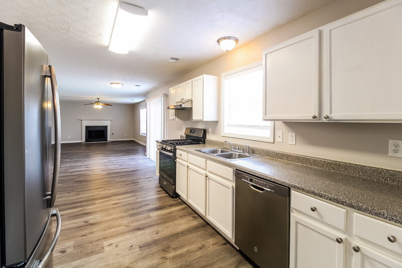 2,590/Mo, 1758 Harmony Trace Lithonia, GA 30058 Kitchen View 2