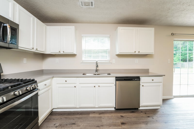 2,160/Mo, 626 Stonecrest Drive Loganville, GA 30052 Kitchen View