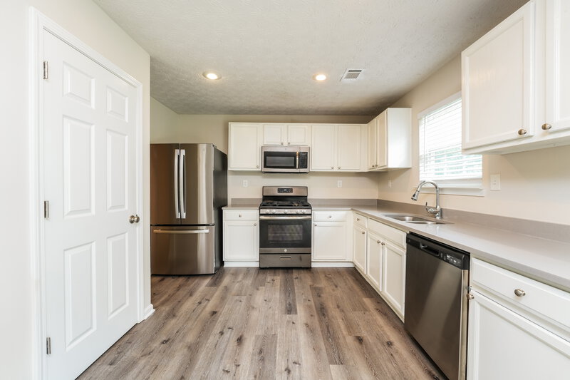 2,160/Mo, 626 Stonecrest Drive Loganville, GA 30052 Kitchen View 2