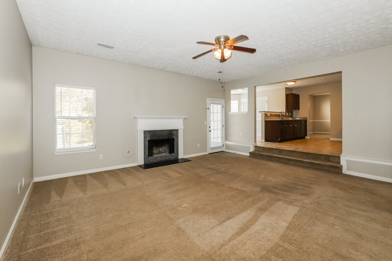 2,340/Mo, 1306 Pebble Beach Ln Hampton, GA 30228 Living Room View