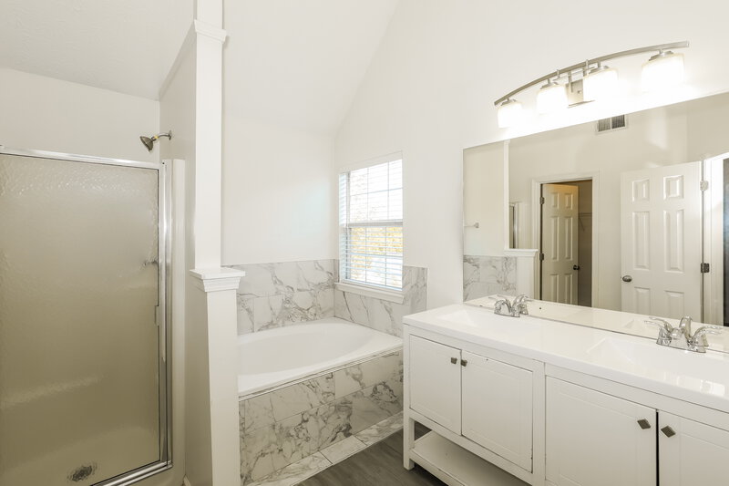 2,340/Mo, 1306 Pebble Beach Ln Hampton, GA 30228 Main Bathroom View