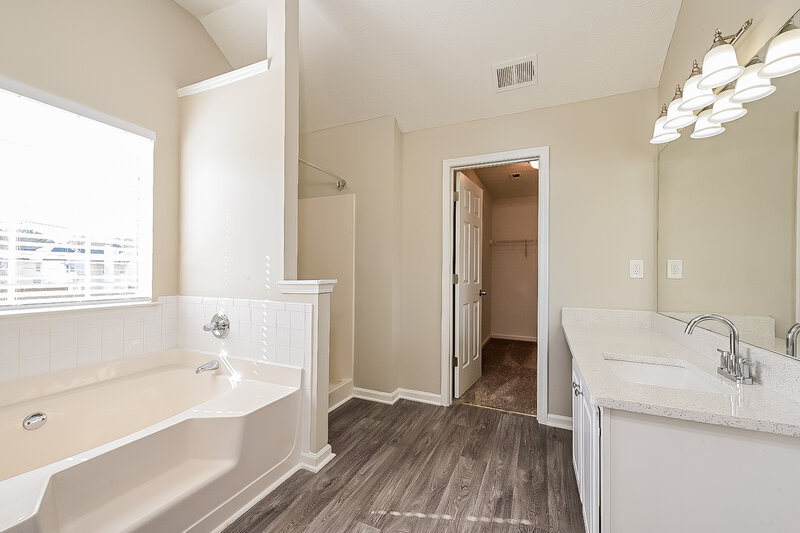 0/Mo, 284 Concord Terrace McDonough, GA 30253 Main Bathroom View