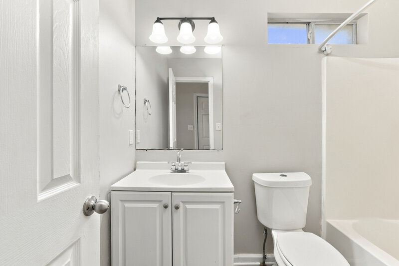 1,715/Mo, 1467 Waterton Trl Douglasville, GA 30134 Primary Bathroom View 2