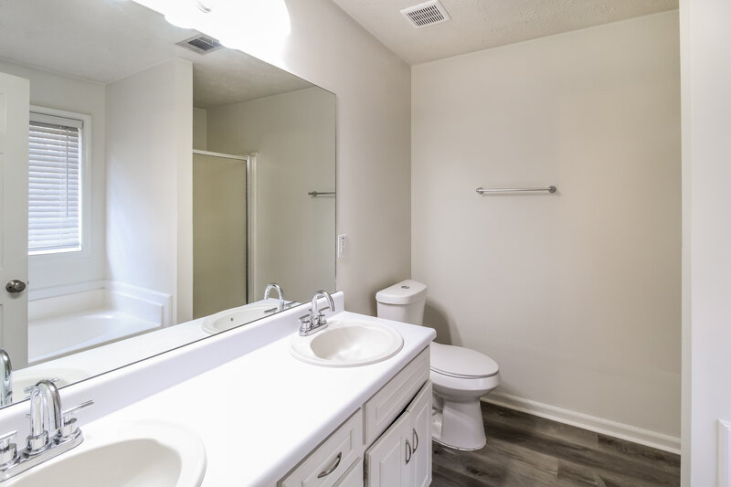 1,845/Mo, 1735 Eden Valley Ct Loganville, GA 30052 Main Bathroom View