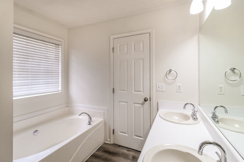 1,845/Mo, 1735 Eden Valley Ct Loganville, GA 30052 Main Bathroom View 2