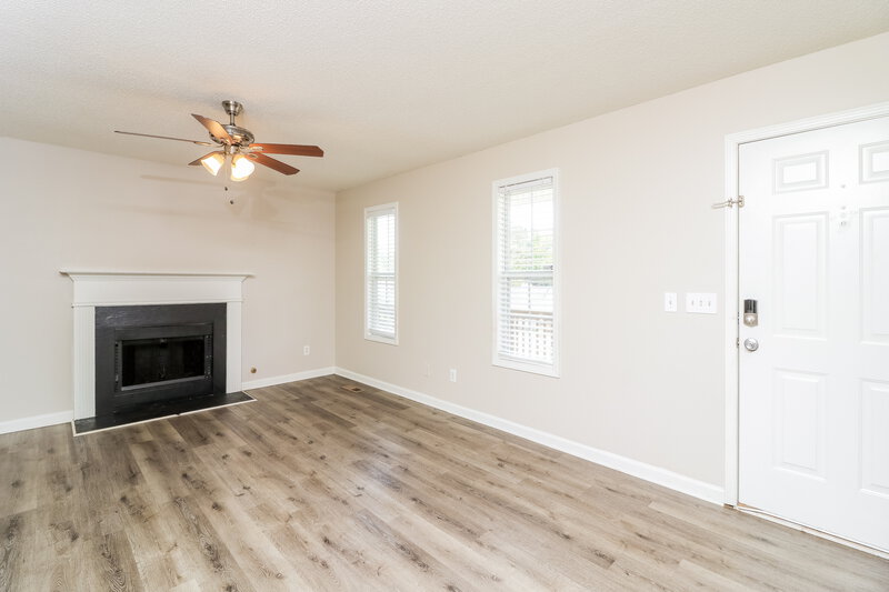 1,650/Mo, 425 River Trace Dr Villa Rica, GA 30180 Living Room View