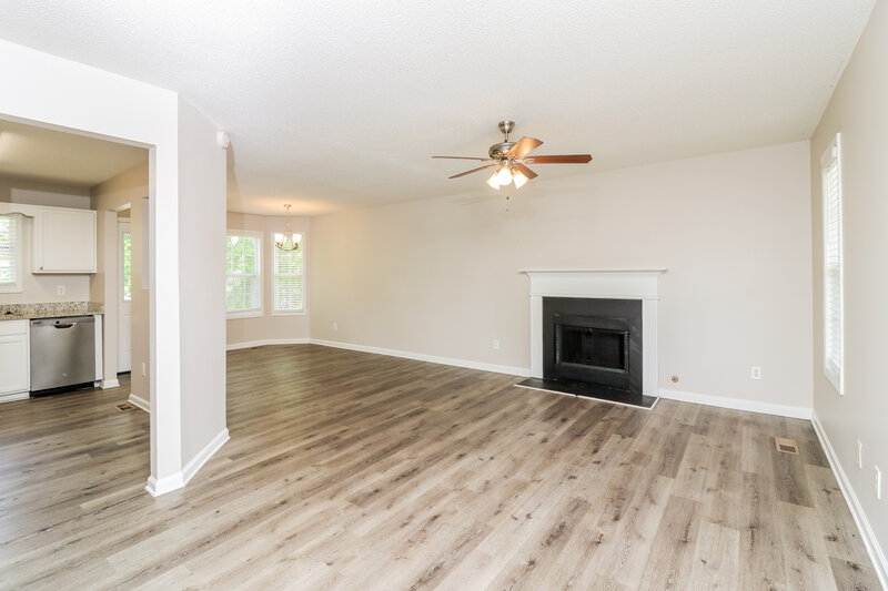 1,650/Mo, 425 River Trace Dr Villa Rica, GA 30180 Living Room View 2