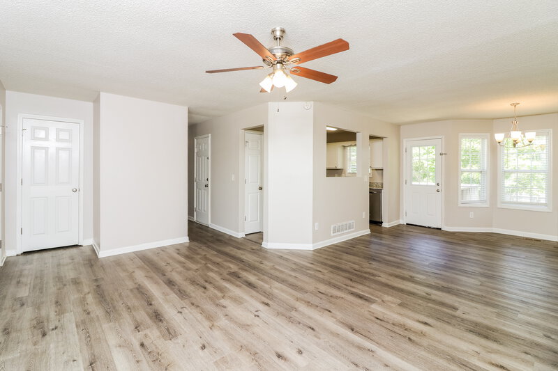 1,650/Mo, 425 River Trace Dr Villa Rica, GA 30180 Living Room View 3