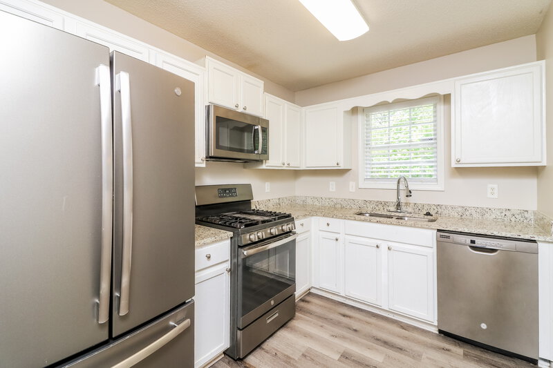 1,650/Mo, 425 River Trace Dr Villa Rica, GA 30180 Kitchen View 2