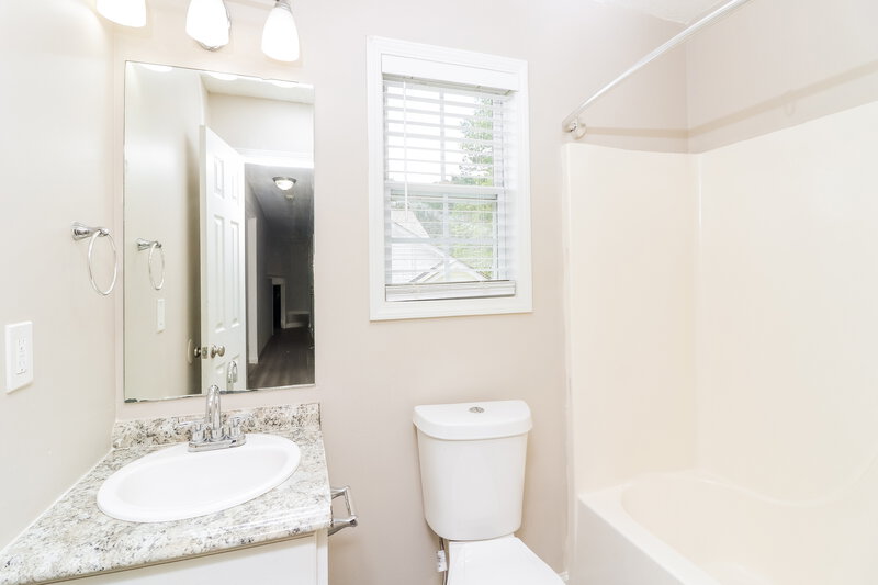 1,650/Mo, 425 River Trace Dr Villa Rica, GA 30180 Bathroom View