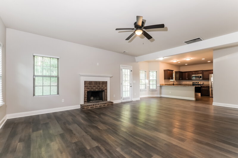 3,150/Mo, 11040 Southwood Dr Hampton, GA 30228 Living Room View 2