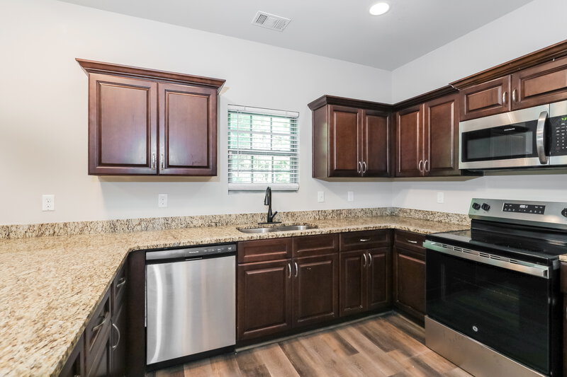3,150/Mo, 11040 Southwood Dr Hampton, GA 30228 Kitchen View