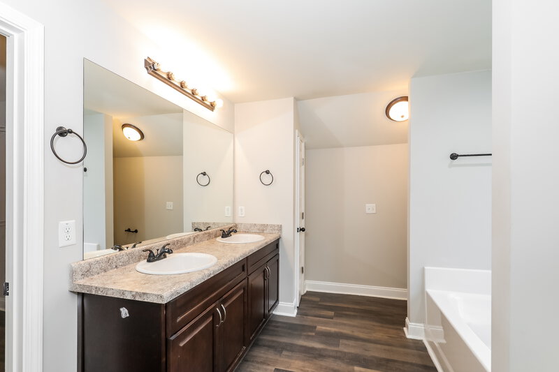 3,150/Mo, 11040 Southwood Dr Hampton, GA 30228 Main Bathroom View