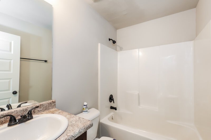 3,150/Mo, 11040 Southwood Dr Hampton, GA 30228 Bathroom View 2