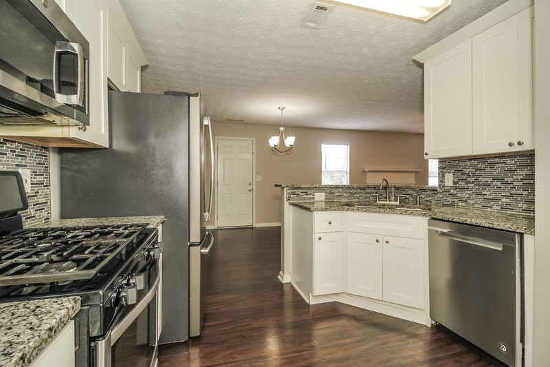 1,920/Mo, 138 Unity Cove Locust Grove, GA 30248 Kitchen View