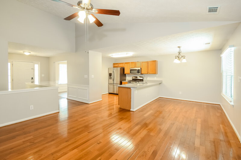 2,320/Mo, 208 Pebble Creek Court Woodstock, GA 30189 Living Room View 2