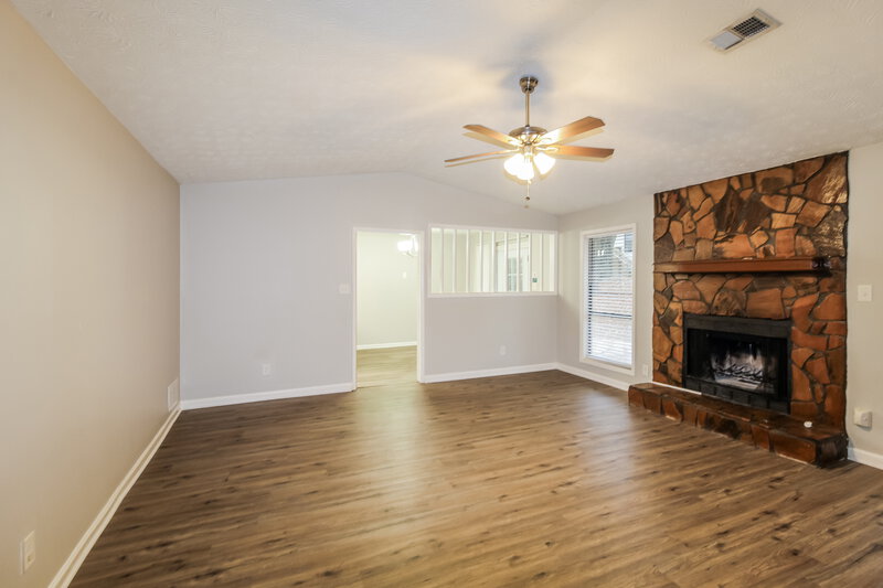 1,775/Mo, 639 Woodsong Ln Stone Mountain, GA 30087 Living Room View
