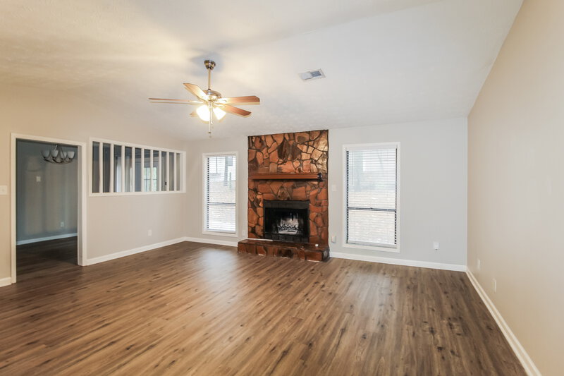 1,775/Mo, 639 Woodsong Ln Stone Mountain, GA 30087 Living Room View 2