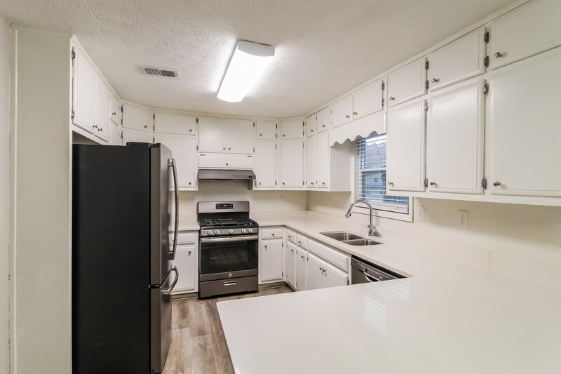 1,775/Mo, 639 Woodsong Ln Stone Mountain, GA 30087 Kitchen View