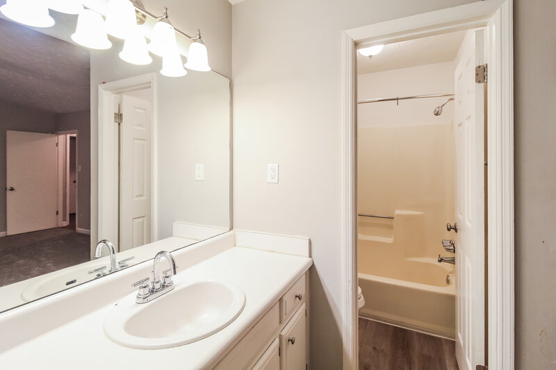 1,775/Mo, 639 Woodsong Ln Stone Mountain, GA 30087 Main Bathroom View